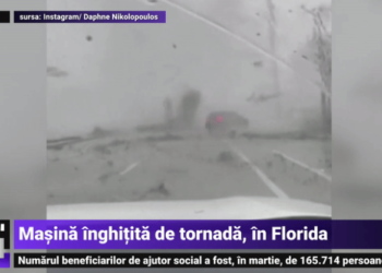 O mașină este luată pe sus și învârtită de o tornadă | VIDEO
