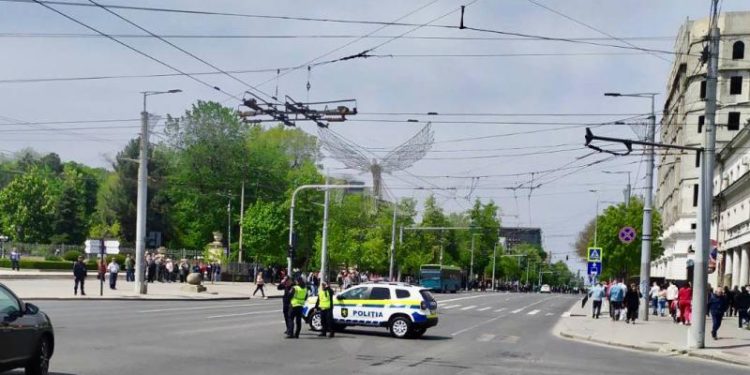 Circulația transportului pe bd. Ștefan cel Mare, sistată din cauza protestului: Vezi cum circulă troleibuzele | FOTO/VIDEO