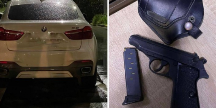 Un pistol pneumatic, găsit într-un BMW la vamă: Arma a fost ridicată