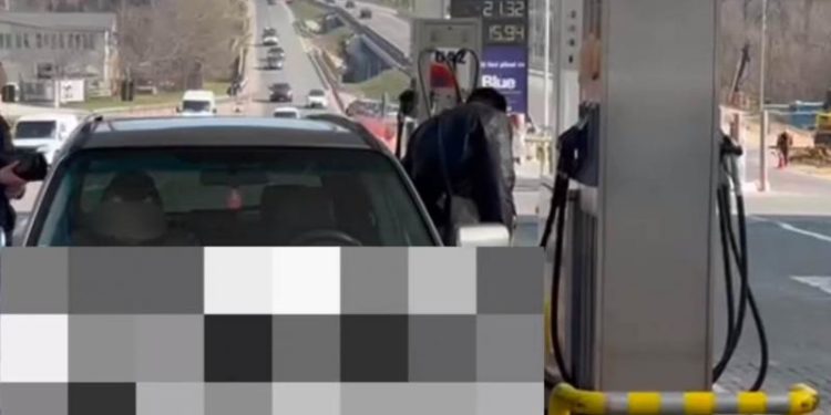 Controale inopinate la stațiile PECO din țară: Inspectorii au verificat cantitatea combustibilului turnat cu o „mașină capcană”