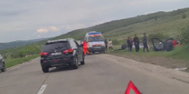 Două mașini au ajuns în șanț pe traseul Chișinău – Bălți: Ambulanța, la fața locului