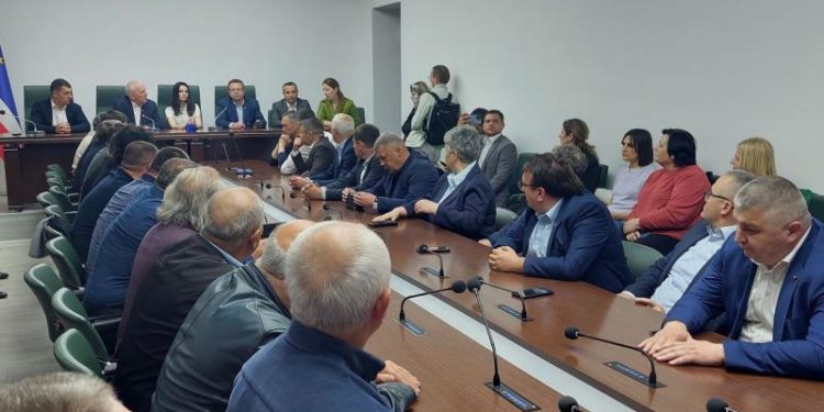 Proteste, percheziții CNA și ședință extraordinară a Adunării Populare Găgăuze. Tensiuni încordate la maxim, la Cormat, după ce CEC a anunțat rezultatele alegerilor | VIDEO