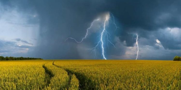 Vin ploile cu descărcări electrice și vânt puternic: Meteorologii au emis cod galben în centrul și sudul țării