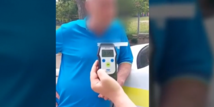 Au rămas fără autoturisme și riscă dosare penale. Trei șoferi din Ialoveni prinși beți criță la volan | VIDEO