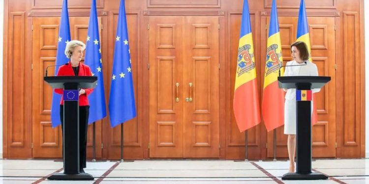 Forbes: Guvernul prooccidental al Republicii Moldova își pierde din popularitate, fapt ce subminează credibilitatea eforturilor țării de a adera la UE