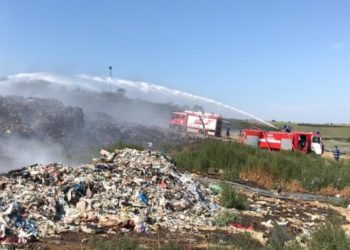 Incendiu în localitatea Vatra din municipiul Chișinău: A luat foc ginoiștea din localitate | VIDEO