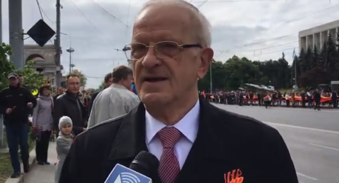 Câștig de cauză: Deputatul BCS, Eduard Smirnov, a scăpat de amenda primită pentru purtarea panglicii sf. Gheorghe de 9 Mai | VIDEO