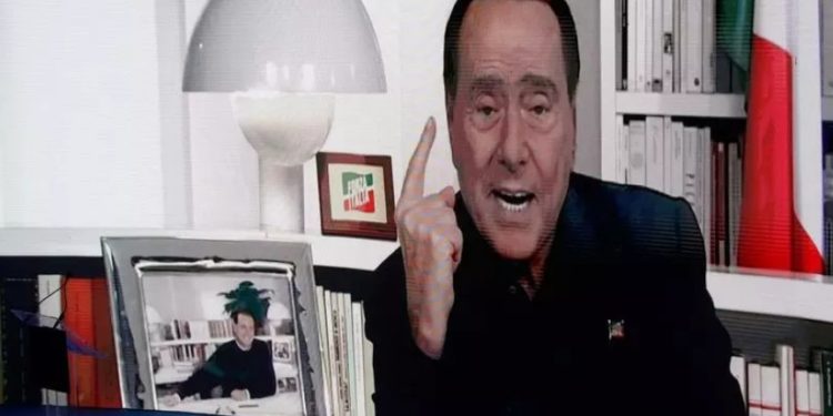 Berlusconi, externat după 6 săptămâni în spital, unde era tratat pentru leucemie și infecție pulmonară