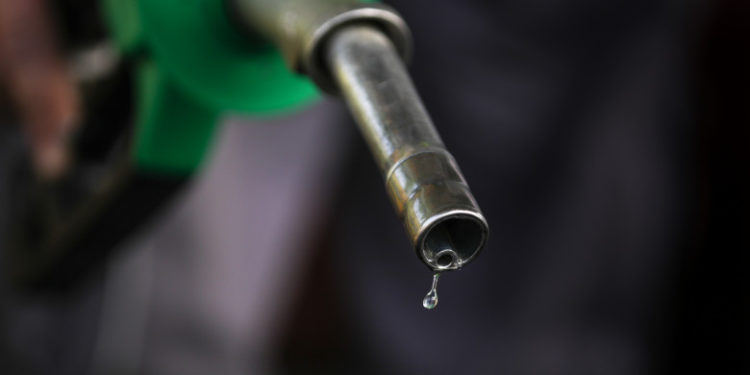 În România benzina are cel mai mic preț din ultimele luni, dar motorina n-a mai fost atât de ieftină din ianuarie 2022