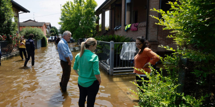Premierul italian Giorgia Meloni și-a pus cizmele de cauciuc și a mers în zonele devastate de inundații