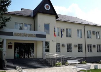 Ar fi filmat cum întreține relații sexuale cu minore în biroul de serviciu. Noi detalii despre profesorul de muzică condamnat în total la 29 de ani de pușcărie | VIDEO