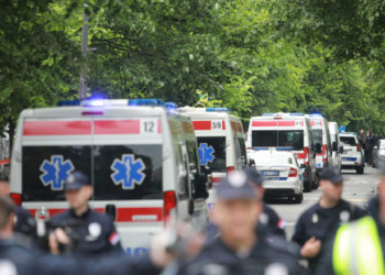 Mărturia unei eleve care a supraviețuit atacului armat din Belgrad: „M-am întins peste colegii morți, să creadă că și eu sunt moartă”