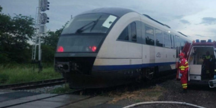 Motorul unui tren de călători a luat foc lângă Pitești. Cei 60 de pasageri au scăpat nevătămați