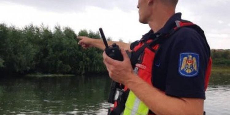 Patru persoane au fost salvate de la înec în parcul Valea Morilor