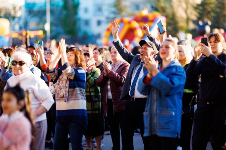 По случаю Храма Тараклии команда Партии «ШОР» торжественно открыла фонтан и пообещала, что проекты по развитию Тараклии будут продолжены