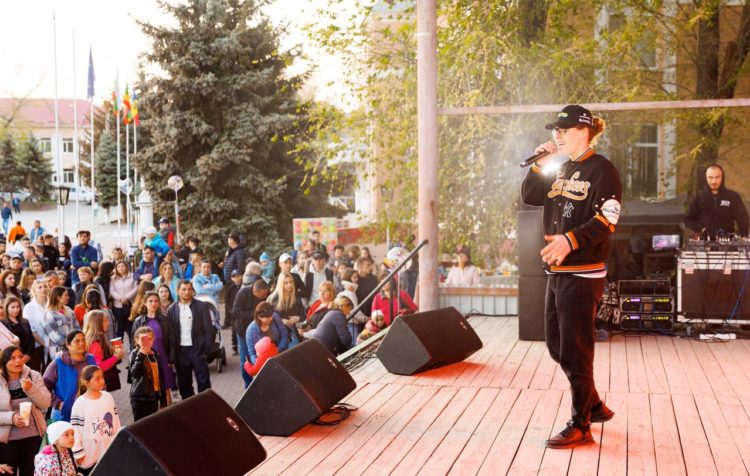 По случаю Храма Тараклии команда Партии «ШОР» торжественно открыла фонтан и пообещала, что проекты по развитию Тараклии будут продолжены