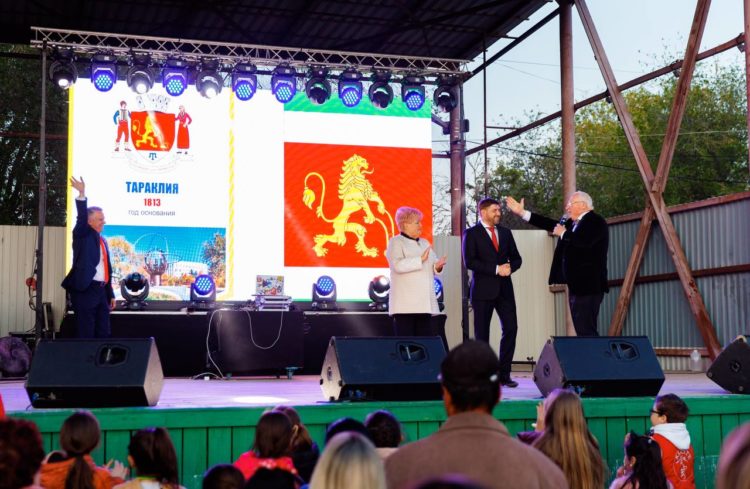 По случаю Храма Тараклии команда Партии «ШОР» торжественно открыла фонтан и пообещала, что проекты по развитию Тараклии будут продолжены