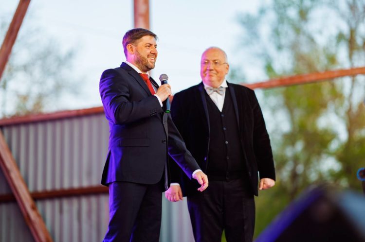 По случаю Храма Тараклии команда Партии «ШОР» торжественно открыла фонтан и пообещала, что проекты по развитию Тараклии будут продолжены