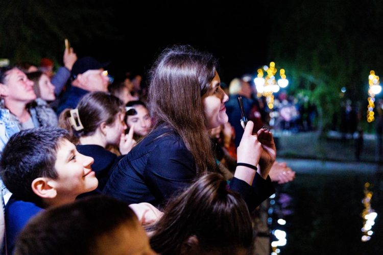 По случаю Храма Тараклии команда Партии «ШОР» торжественно открыла фонтан и пообещала, что проекты по развитию Тараклии будут продолжены