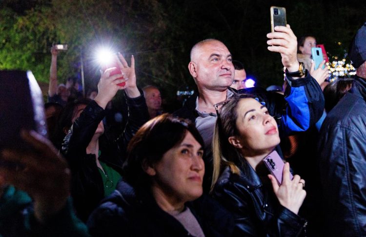 По случаю Храма Тараклии команда Партии «ШОР» торжественно открыла фонтан и пообещала, что проекты по развитию Тараклии будут продолжены