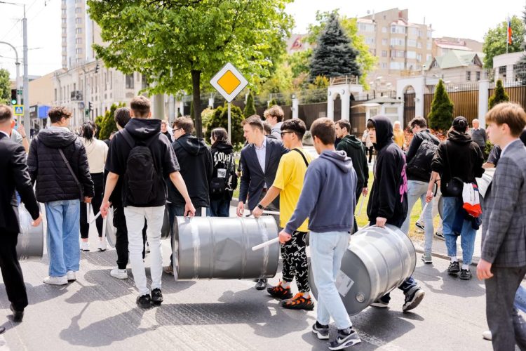 Partidul „ȘOR”” Aproximativ 25 de mii de oameni, împiedicați să ajungă la Acțiunea de Rezistență Națională, organizată de Mișcarea Pentru Popor