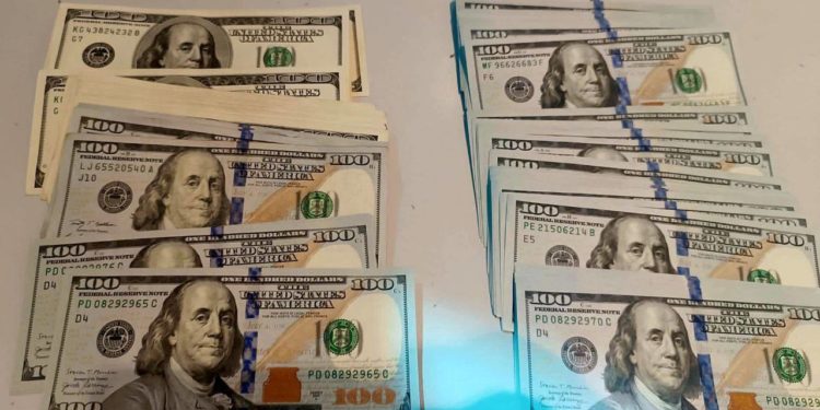 A încercat să iasă din țară cu valută străină fără a o declara, însă a fost depistat la Aeroport