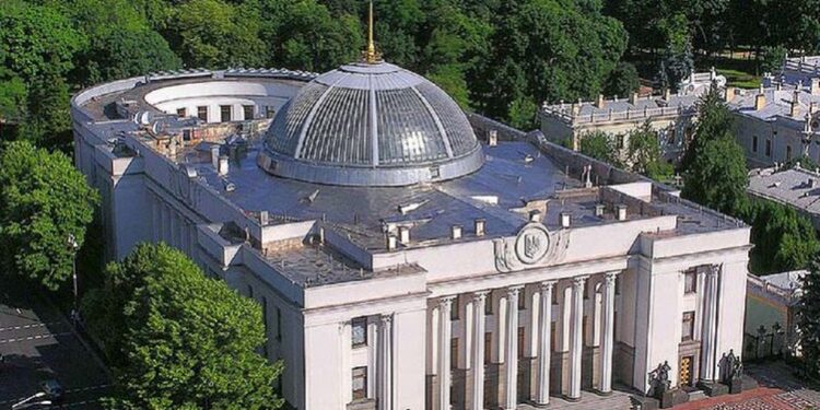 Верховная Рада Украины приняла закон о переносе Дня победы на 8 мая