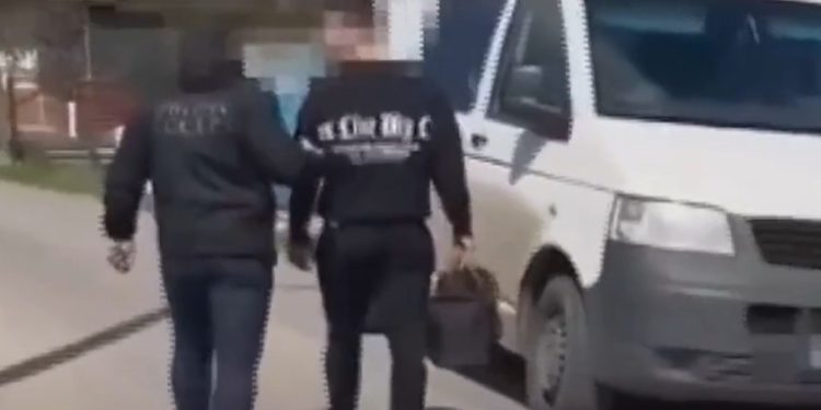 Fată exploatată sexual de un individ, la Telenești: Când a refuzat să mai aibă rapoarte sexuale, el a trimis rudelor imagini pornografice cu ea | VIDEO