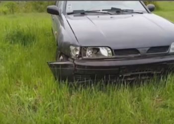 Distracție penală: Un minor a furat o mașină, a accidentat-o, apoi a abandonat-o într-un câmp, la Ialoveni | VIDEO