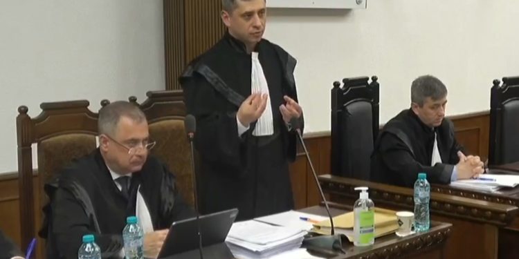 Ședință încinsă la Curtea Constituțională, unde se examinează contituționalitatea Partidului „ȘOR”. Avocații formațiunii au cerut recuzarea magistratului Roșca pentru „legătura sa cu PAS și Maia Sandu”  | VIDEO