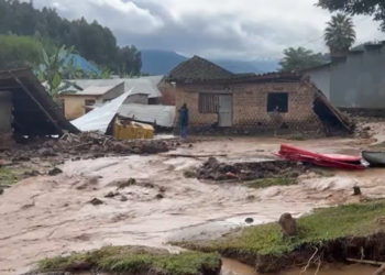136 de oameni au murit în inundațiile și alunecările de teren din Rwanda și Uganda, după o lună de potop | VIDEO