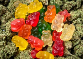 Семья из Румынии оказалась в больнице, съев мармеладки c каннабисом