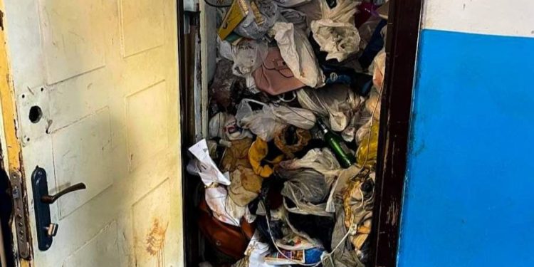 Квартира-свалка в центре Кишинева. Столичные власти в третий раз вывозят оттуда мусор