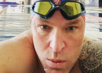 В проливе Ла-Манш во время благотворительного заплыва пропал английский пловец