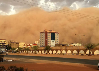 Из-за пыльной бури в Иране пострадали 750 человек