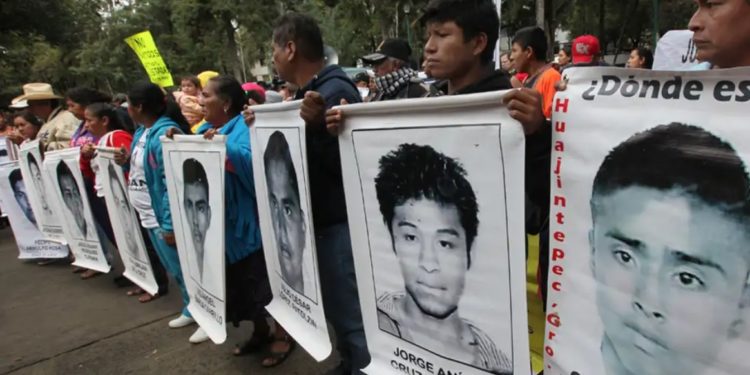 В Мексике арестовали 8 военных по делу о похищении студентов