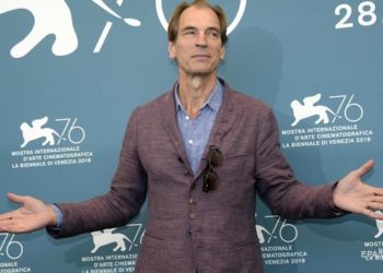 Найдено тело пропавшего в горах актера Джулиана Сэндса