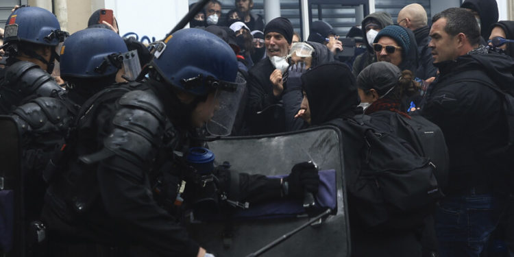 В ходе беспорядков во Франции задержали почти 80 человек