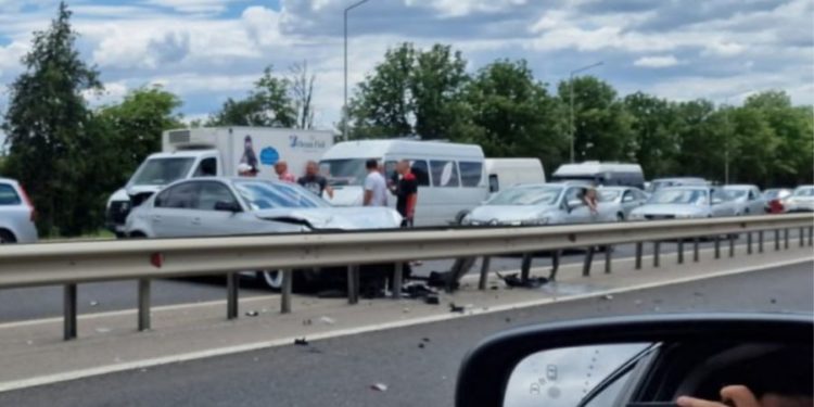 Легковушка всмятку: серьезное ДТП произошло в Ставченах