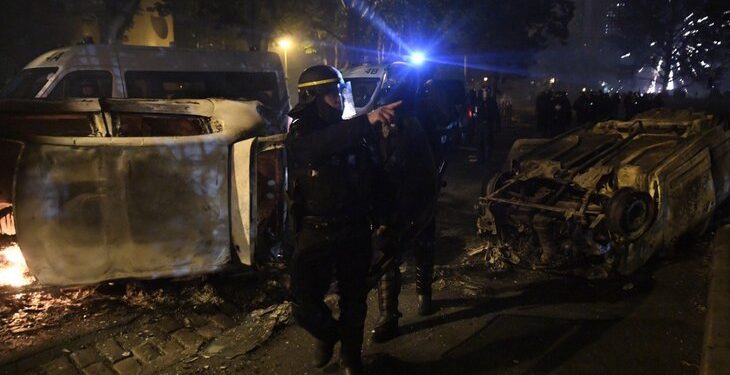 Во Франции в третью ночь массовых беспорядков задержали 667 человек