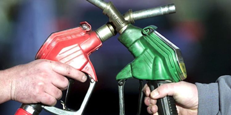 Топливо в Молдове на выходные подорожает