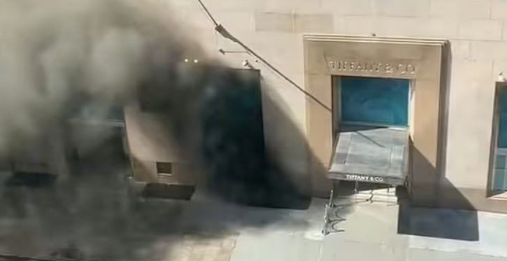 Здание Tiffany&Co в Нью-Йорке загорелось после роскошного ремонта