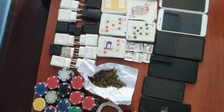 Deținuţii de la Cricova și Cahul, treziți cu percheziţii: Au rămas fără droguri, cărți de joc și telefoane mobile