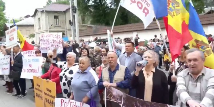 «Noi suntem Partidul ”ȘOR”. Membri și simpatizanți a formațiunii au venit la CC pentru a cere anularea cererii Guvernului care solicită scoaterea partidului în afara legii | VIDEO