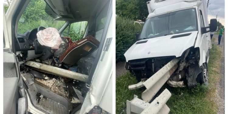 Родился в рубашке: металлическое ограждение проткнуло машину, водитель выжил