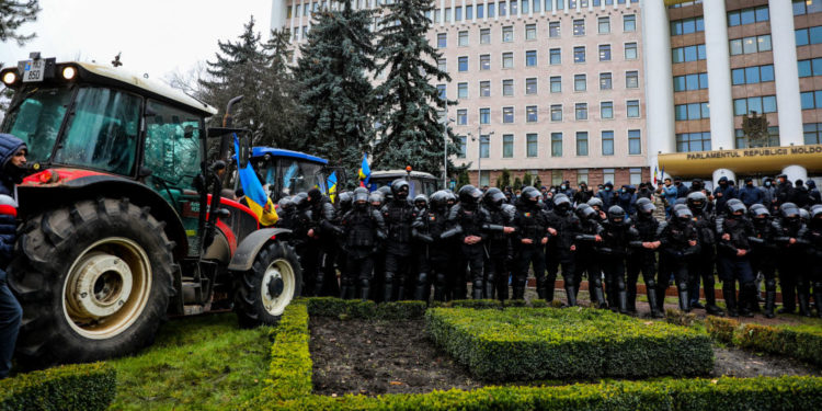 „Din păcate, este prima reacție a Guvernului”. Agricultorii revoltați, invitați să discute cu premierul Dorin Recean, la doar o zi înainte de protestul din 7 iunie | VIDEO