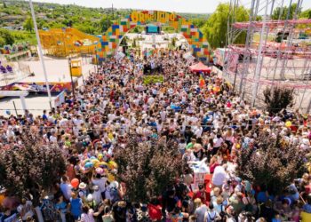 Vara începe cu OrheiLand: Copii veniți din toată țara se bucură de o avalanșă de surprize și o nouă atracție, instalată în premieră în țara noastră | VIDEO