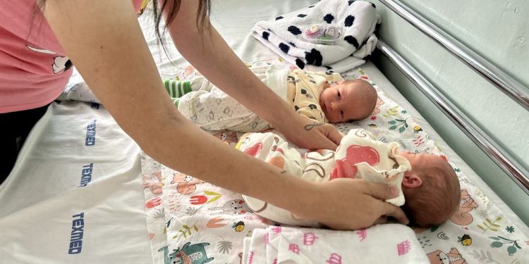 В Институте матери и ребенка родились 9 пар близнецов и двойняшек | FOTO