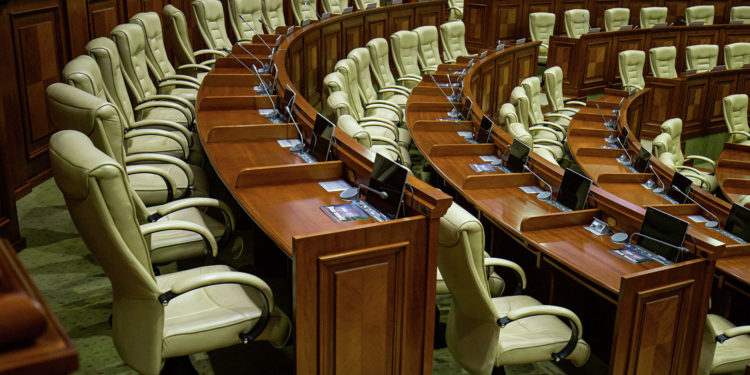 Sondaj: Aproape 47 % din cetățeni cred că lucrurile în țara noastră merg într-o direcție greșită. În caz de parlamentare anticipate, PAS nu ar mai avea o majoritate în Parlament | VIDEO