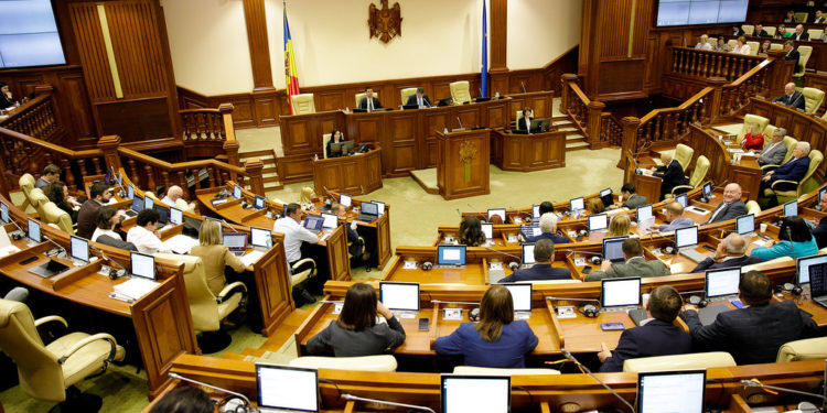 Salarii de 50 000 de lei pentru miniștri! În pofida criticilor aduse de opoziție, proiectul de modificare a Legii bugetului de stat a fost votat de deputații PAS | VIDEO